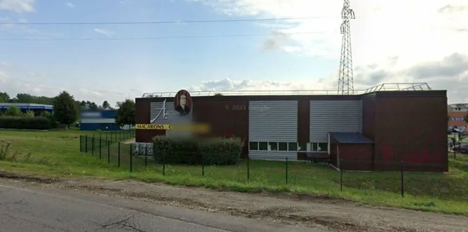 A louer local commercial d'environ 750m² idéalement situé!