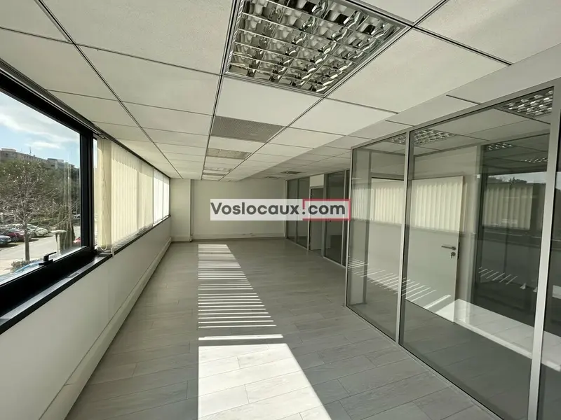 Exceptionnel : Bureaux de 250 m² à SOPHIA ANTIPOLIS - LES BOUILLIDES