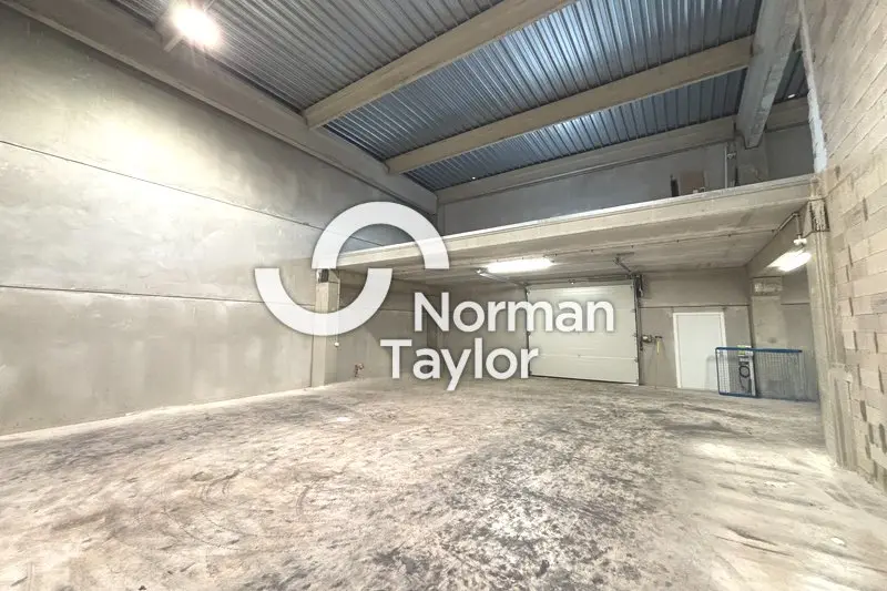 Local d'activité à vendre - 164 m²