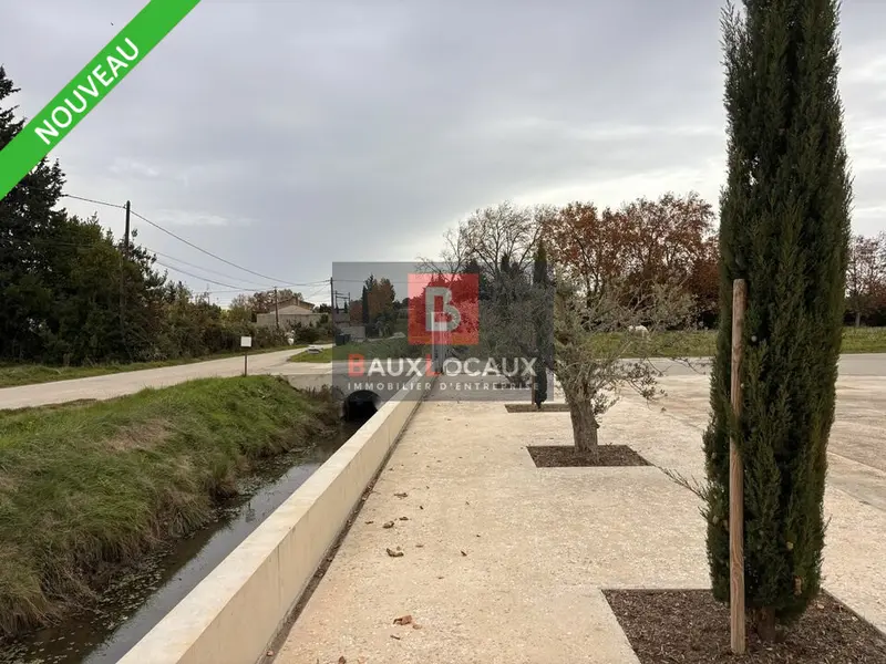 Barbentane, Location d'un local d'activité d'environ 347 m² 