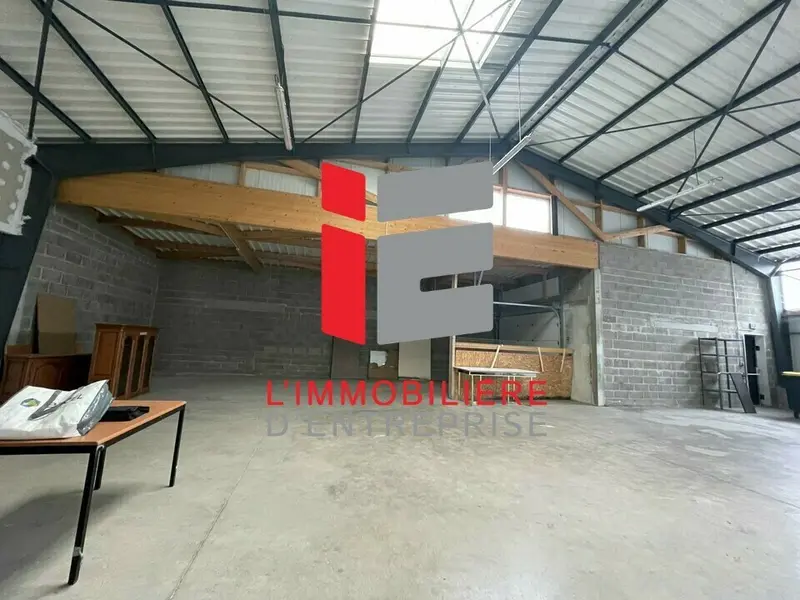 Local commercial ou d'activité  Zone industrielle dynamique