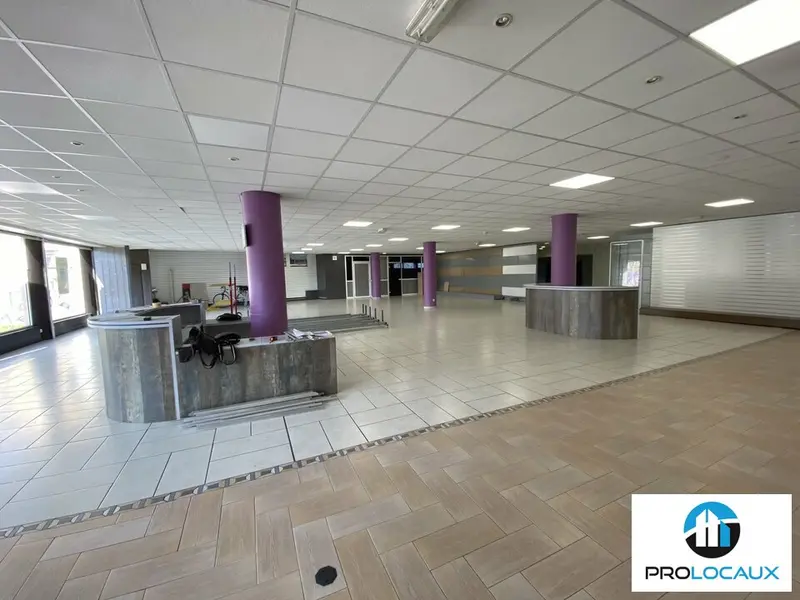 A vendre Local commercial  553.7m² Saint-Martin-le-Vinoux