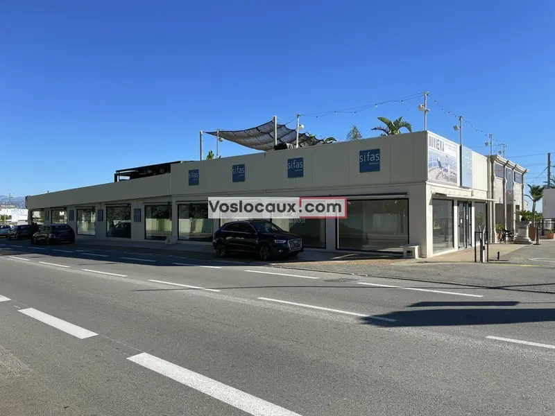 À louer  Local commercial 450 m² à Antibes  Emplacement n°1 