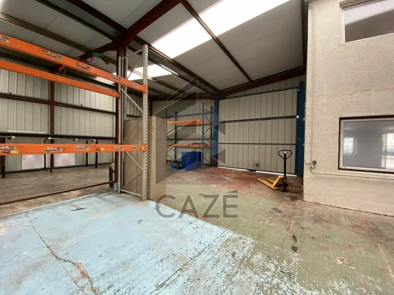 LOCAL D'ACTIVITES A VENDRE - A63 