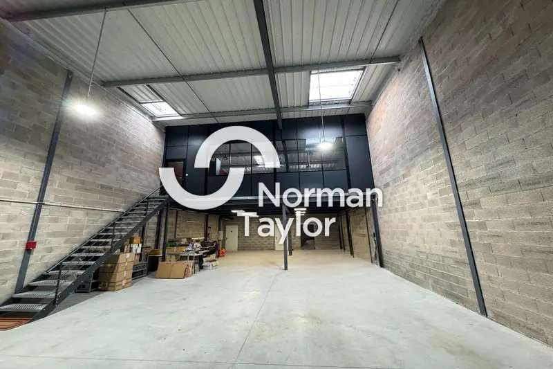 A louer Locaux d'activité 345m² Mauguio