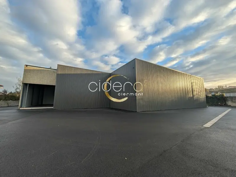 A louer Locaux d'activité 935m² Creuzier-le-Vieux
