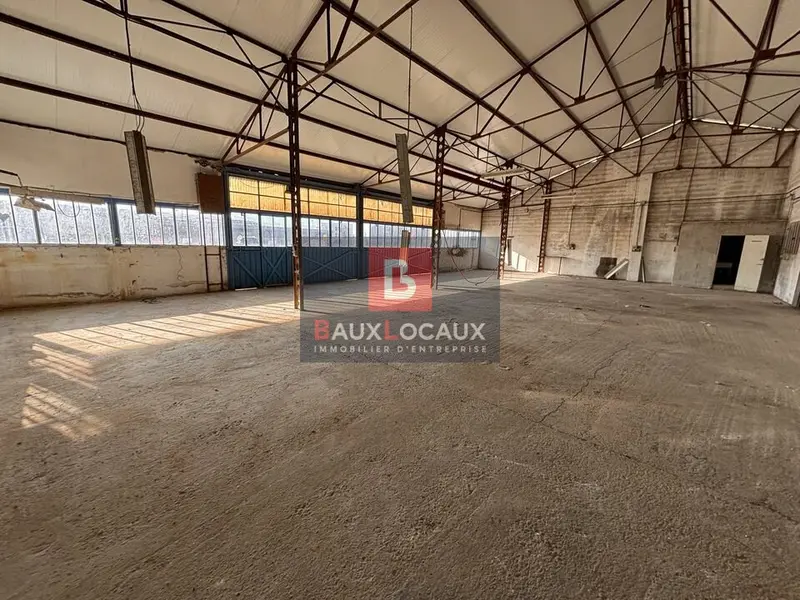 A louer Local commercial  300m² Châteaurenard