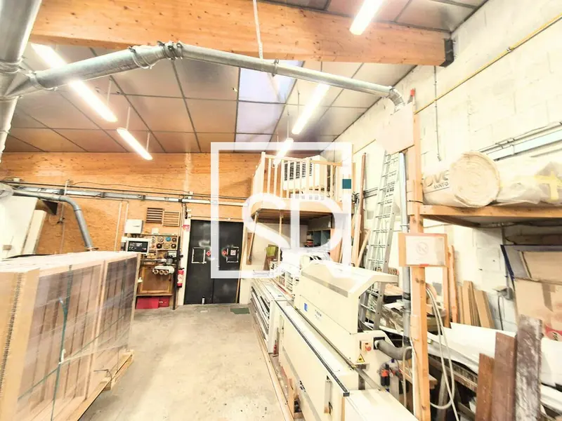 A vendre Entrepôt 576m² Châteaugay