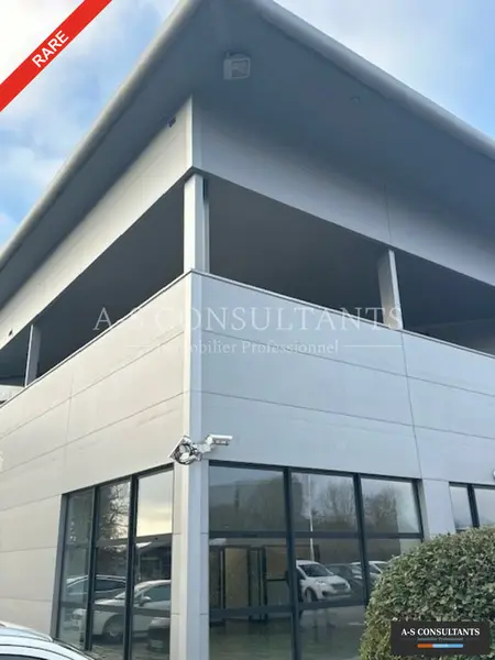 A vendre Local commercial  178m² Montagny-les-Lanches