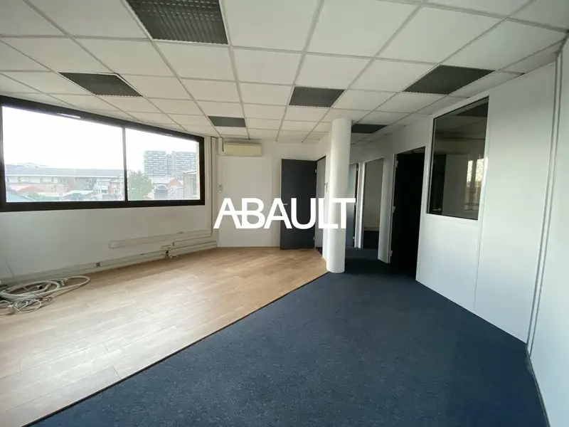 A LOUER BUREAUX D'ENVIRON 66 M² QUARTIER SAINT CYPRIEN 