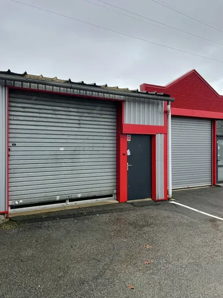 A LOUER - LOCAL D'ACTIVITÉ - ST AVÉ